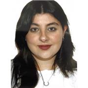 Graduada en historia del arte y con un máster en investigación, experiencia enseñando en el campo de las humanidades.