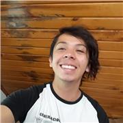 Profesor de dibujo enseña fundamentos y técnicas para niños y jóvenes interesados en potenciar su creatividad