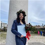 Sono Elena, una ragazza di 25 anni laureata in lingue. Offro ripetizioni di inglese e spagnolo