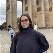 Estudié un año en Londres y tengo un nivel de inglés C1. También soy monitora, por lo que se tratar con niños y soy muy paciente. Doy clases de inglés para alumnos de primaria, ESO y Bachillerato sobre todo :)