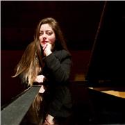 Marlen López licenciada en interpretación musical superior mención piano, Universidad Mayor. Imparte clase personalizadas de piano nivel básico, intermedio y avanzado. ¿Qué aprenderemos?Aprendizaje de la técnica pianística adecuada para la ejecuci