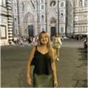 Trabajadora y perseverante con los niños que necesiten