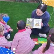 Profesora Nativa de inglés con experiencia con alumnado de 1 año hasta la edad adulta, Posee un Máster en Educación Secundaria *Ofrece descuento por grupos y servicio de niñera bilingüe