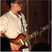 I give private lesson in Chinese or English to everyone who want to learn guitar