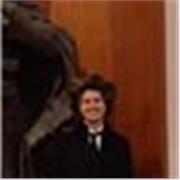 Insegnante di diritto impartisce lezioni volte a comprendere le fondamenta dei suoi principali istituti