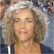 Lezioni personalizzate per aiutarti a parlare e capire fluentemente nel più breve tempo possibile. Se mi vuoi contattare per spiegarmi le tue esigenze sarò lieta di costruire un programma insieme a te.