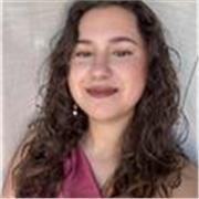 Profesora titulada en lengua y literatura inglesas y master de profesorado de secundaria y fp