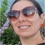 Profesora titulada de arte con experiencia en clases para todas las edades, en establecimientos educativos y particulares. 