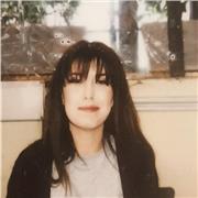 Laureata con lode all'Accademia di Belle Arti di Roma offre lezioni di disegno, pittura, incisione e stampa d'arte