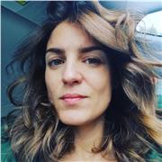 Insegnante in discipline musicali, canto moderno e canto corale impartisce lezioni individuali e di gruppo