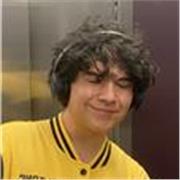 Soy amable, extrovertido, educado y limpio. Estoy dispuesto a impartir clases de inglés a niños de entre 4 y 14 años. Soy muy eficaz y el inglés ha estado presente gran parte de mi vida aunque no sea nativo; tengo un nivel muy alto. Además, considero que 