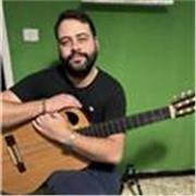 Maestro di chitarra, diplomato in Conservatorio, offre lezione di chitarra classica e moderna