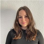 Me ofrezco como traductora FR> ES. Actualmente estudiando el grado de Traducción e Interpretación