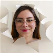 Artista pluridisciplinar con un enfoque creativo y experimental en la enseñanza.