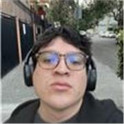 Maestro de música y producción musical, con experiencia en la industria y en la producción musical comercial