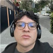 Maestro de música y producción musical, con experiencia en la industria y en la producción musical comercial