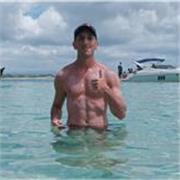 Mi Nombre es Martin. Soy personal trainer. Realizo entrenamiento personal tanto sea en domicilio ,plazas y salas de Musculacion