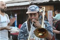 Profesor de música ofrece clases de teoría aplicada a distintos instrumentos, tales como trombón, trompeta, quena y guitarra