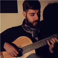 Insegnante diplomato offre lezioni di chitarra