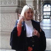 LAUREATA IN LEGGE impartisce lezioni di dopo scuola elementari e medie ....prepara anche in esami universitari di giurisprudenza