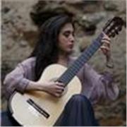 Docente di chitarra classica impartisce lezioni per ogni livello di preparazione e ogni età