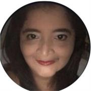 Profesora de apoyo escolar especializada en clases online para niños