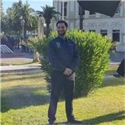 Joven alumno con facilidad de enseñanza por las ciencias exactas