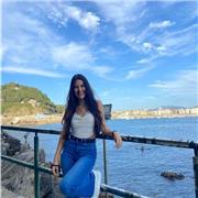 Profesora que imparte a niños y niñas de todas las edades. A los alumnos de bachillerato, podría ayudarles con el bachiller científico tecnológico