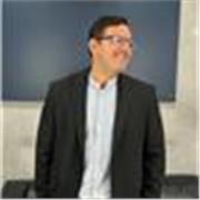 Profesor titulado con más de 10 años de experiencia. 