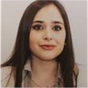 Laureata in legge impartisce lezioni in materie giuridiche per studenti di liceo e di facoltà universitarie economico-giuridiche