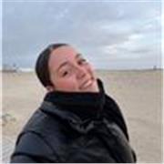 Soy lucia una mujer joven  ambiciosa, amable con muchos dones de gentes. Me encantan los niños y tengo bastante experiencia.