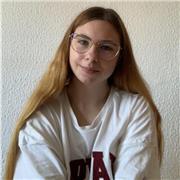 Estudiante de arte por más de 8 años, tanto de dibujo, escultura, pintura o fotografía.