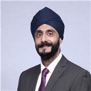 Experienced Economics and Business professional, making complex topics clear