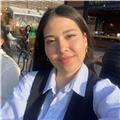 İlkokul ve ortaokul düzeyindeki çocuklara ingilizce eğitimi veren ingilizce öğretmeni