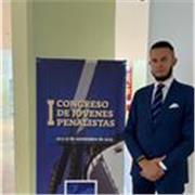 Dottore di ricerca con lode e docente presso l'Università degli Studi di Trento, disponibile per lezioni in ambito giuridico