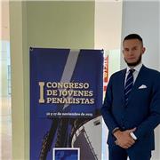 Dottore di ricerca con lode e docente presso l'Università degli Studi di Trento, disponibile per lezioni in ambito giuridico