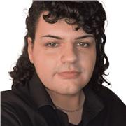 ¿Estás estudiando algún estudio artístico y necesitas ayuda con los programas de Adobe (Illustrator, InDesign, Photoshop...)? Aquí estoy yo.