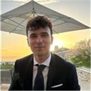 Giovane insegnante offre supporto ai compiti per tutte le età. Successo scolastico garantito!