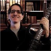 Diplomado en el conservatorio da Clases personalizadas de Guitarra, también Teoría Musical y Composición