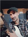 Profesor de bajo eléctrico con mas de 15 años de experiencia para todos los niveles y estilos (rock, pop, blues, funk, soul, jazz, bossa- nova etc...)