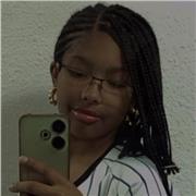 Soy una persona paciente y con muchas ganas de enseñar. Soy como un camaleón, puedo adaptarme a cualquier tipo de niños.