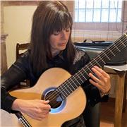 Profesora de guitarra clásica española. Profesora de música