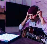 Chitarrista con esperienza decennale sia negli studi di registrazione che live disponibile nel dare lezioni di chitarra private!