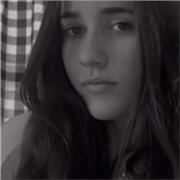 Soy una chica que estudió el bachillerato humanístico e iba a entrar en la carrera de filología catalana ya que se me da muy bien, no tengo experiencia como profesora pero aprendo rápido