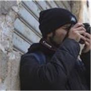 Laureato in grafica, specializzato in fotografia, offro lezioni di fotografia base e ritocco digitale in post-produzione