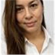 Me defino como una docente de vocación que  disfruta de su trabajo, enseñando creando vínculos afectivos con sus estudiantes.