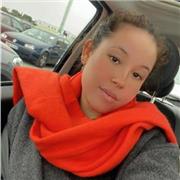 Hola me llamo Aitana. Tengo 19 años y estudio farmacia. Doy clases desde primaria hasta bachillerato de quimica, lengua castellana y literatura y demás. También puedo ayudar con los deberes diarios