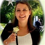 Estudiante avanzada de ingenieria civil para resolucion de problemas matematicos