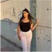 Soy una joven con ganas de enseñar a niños y adolescentes. Poseo el titulo B2 y me examinaré en agosto del C1.