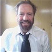 Historiador, docente de secundaria, con un grado de comunicación capaz de adaptar la materia a las diferentes edades y niveles